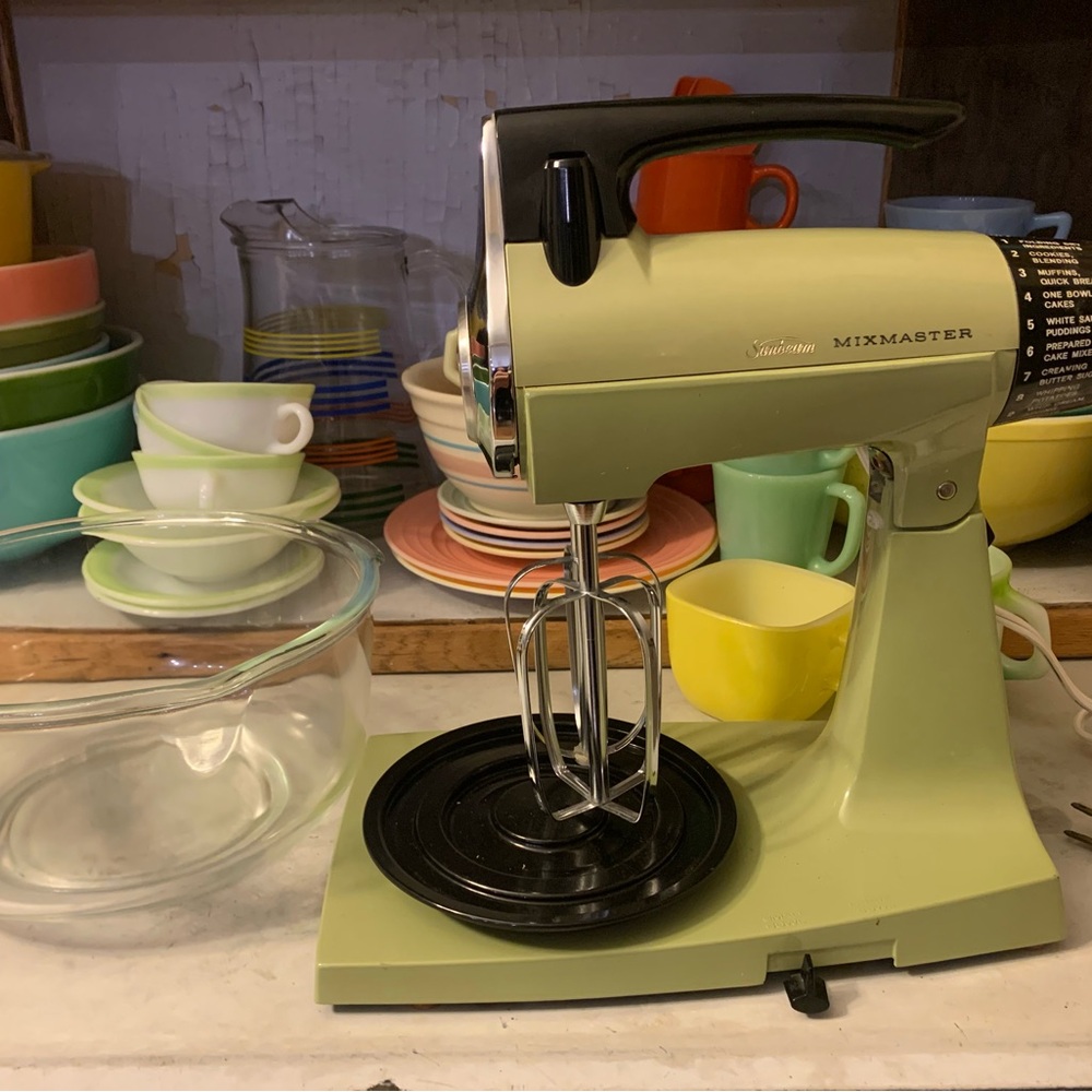 Vintage 1970โs Sunbeam MixMaster 12 Speed Stand Mixer in Avocado Green ๐ฅ ๐ - Picture 3 of 10